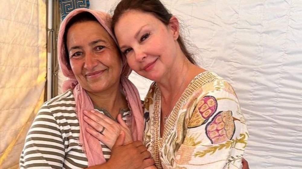 Dünyaca ünlü oyuncu Ashley Judd deprem bölgesine gitti 