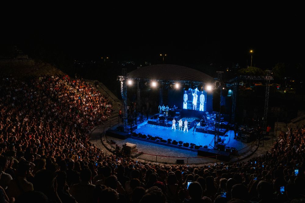  Hadise'den Bodrum çıkarması