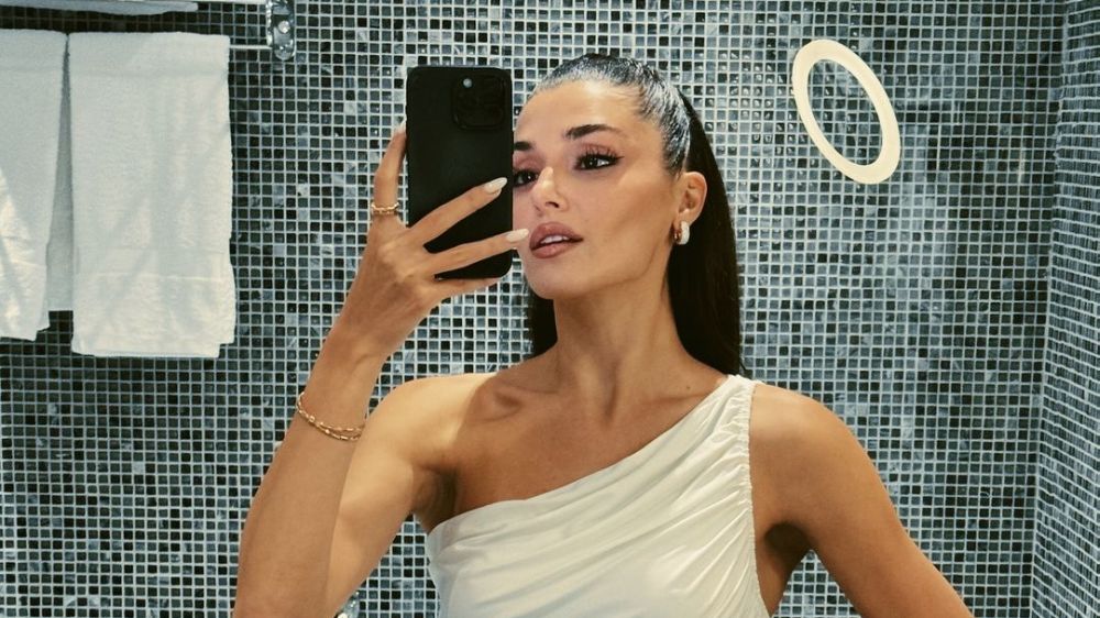 Hande Erçel'den ayna paylaşımı!