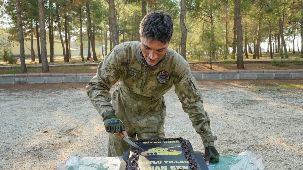 İlhan Şen'e sette doğum günü sürprizi